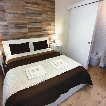 Pisa City Lodge